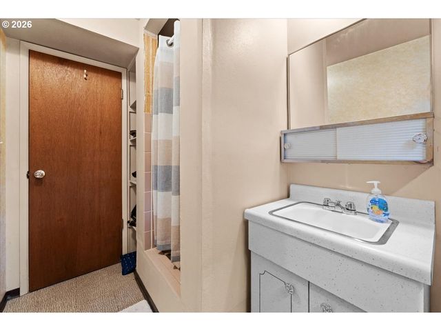 10910 Se PARDEE St, Portland, OR 97266