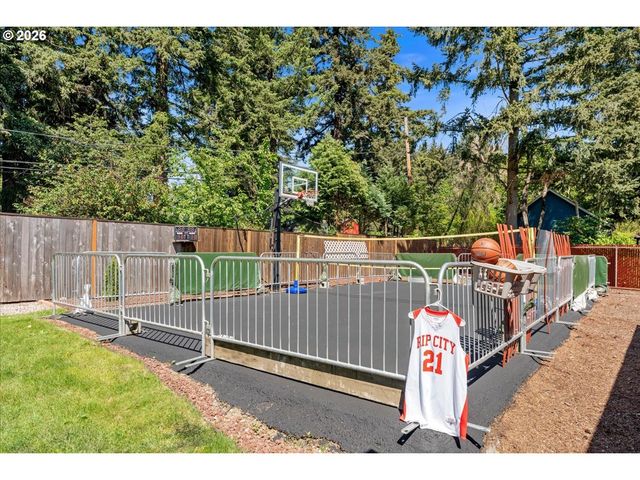 10910 Se PARDEE St, Portland, OR 97266