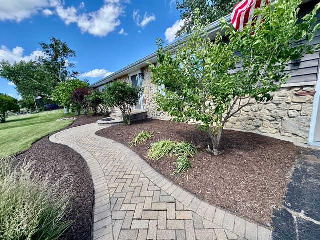 19402 Hahn Drive, Dekalb, IL 60115