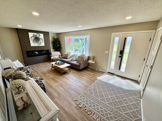 19402 Hahn Drive, Dekalb, IL 60115