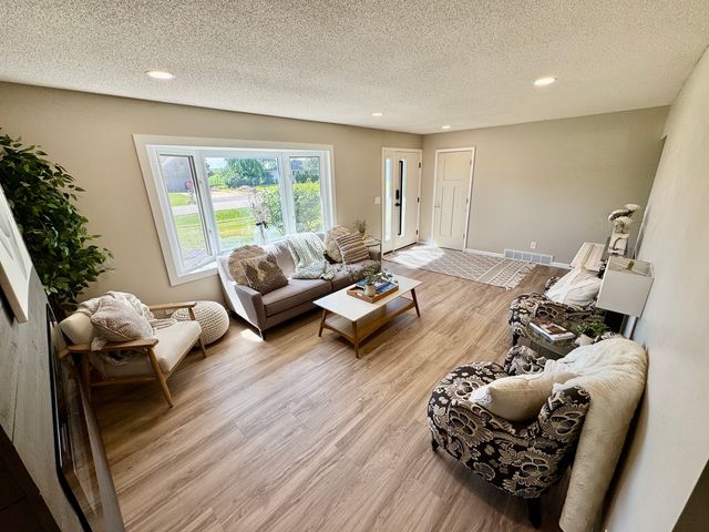 19402 Hahn Drive, Dekalb, IL 60115