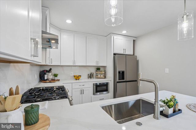 17 LONGFELLOW ST NW, Washington, DC 20011