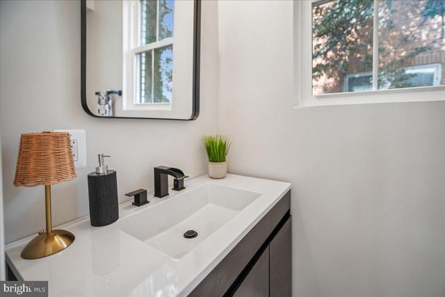 17 LONGFELLOW ST NW, Washington, DC 20011