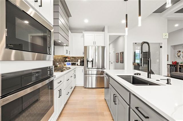 4101 W 158th Street, Overland Park, KS 66224