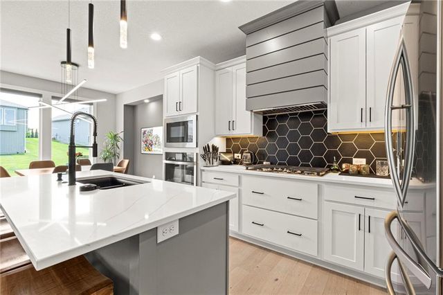 4101 W 158th Street, Overland Park, KS 66224