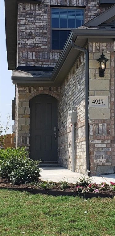 4927 Sanger Circle Drive, Sanger, TX 76266