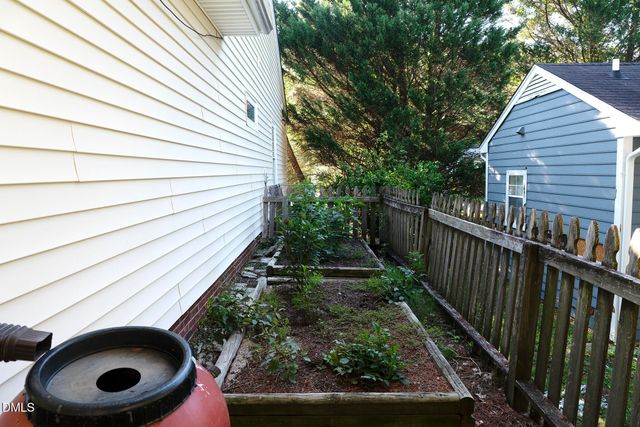 212 Sir Richard Lane, Chapel Hill, NC 27517