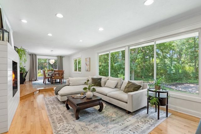 5500 Northwood Ridge, Bloomington, MN 55437
