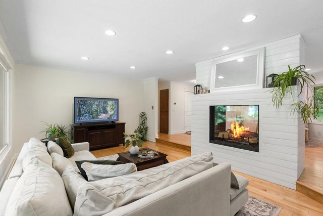 5500 Northwood Ridge, Bloomington, MN 55437