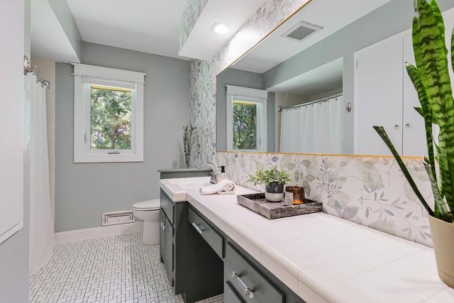 5500 Northwood Ridge, Bloomington, MN 55437