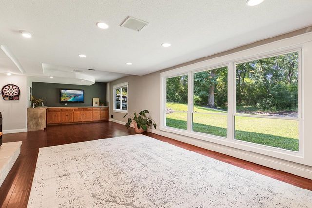 5500 Northwood Ridge, Bloomington, MN 55437