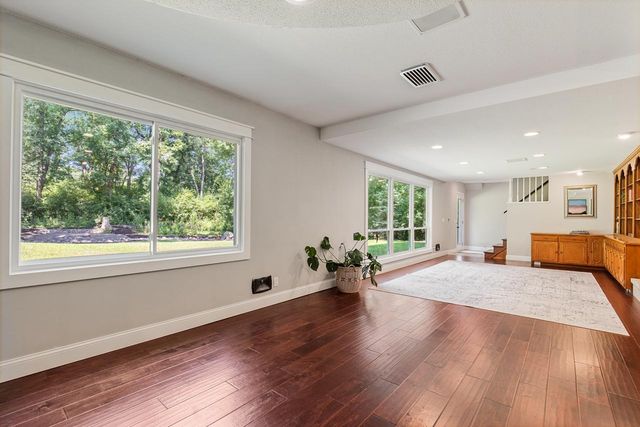 5500 Northwood Ridge, Bloomington, MN 55437