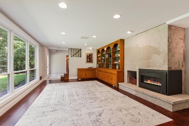 5500 Northwood Ridge, Bloomington, MN 55437