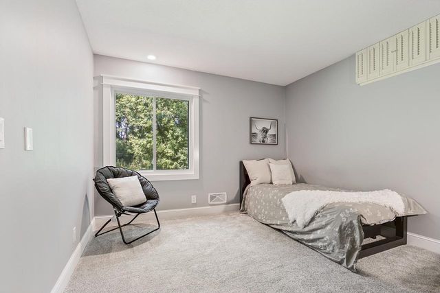 5500 Northwood Ridge, Bloomington, MN 55437