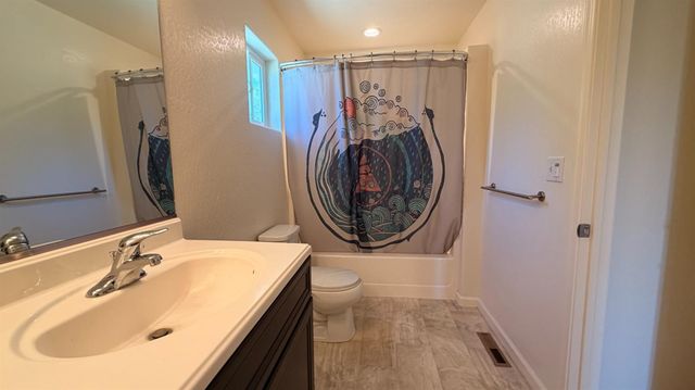 7436 Eagle View Dr, Mountain Ranch, CA 95246