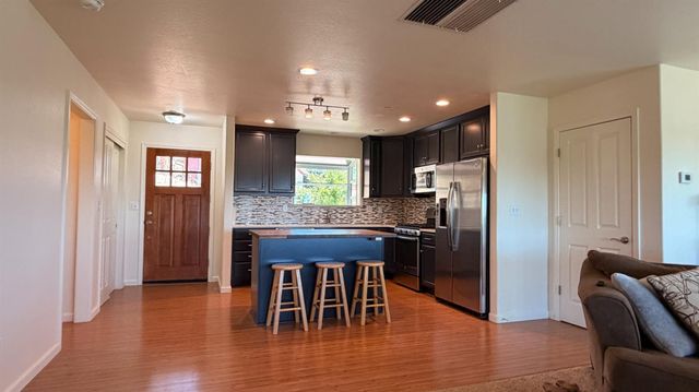 7436 Eagle View Dr, Mountain Ranch, CA 95246