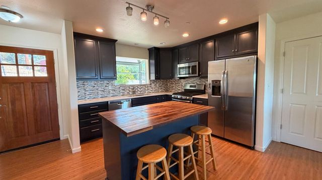 7436 Eagle View Dr, Mountain Ranch, CA 95246