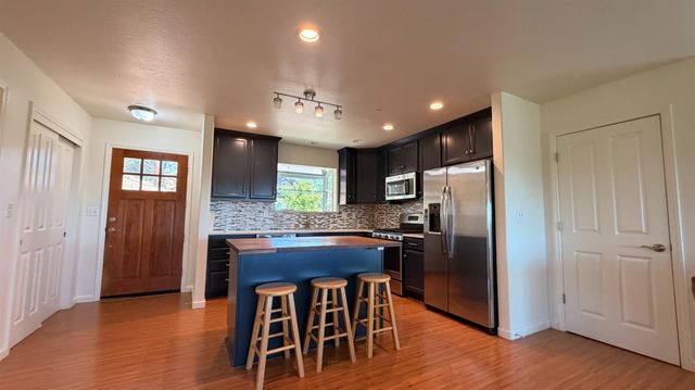 7436 Eagle View Dr, Mountain Ranch, CA 95246