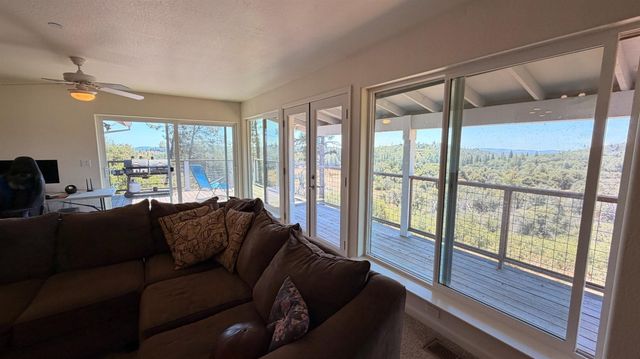7436 Eagle View Dr, Mountain Ranch, CA 95246