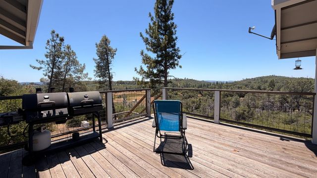 7436 Eagle View Dr, Mountain Ranch, CA 95246