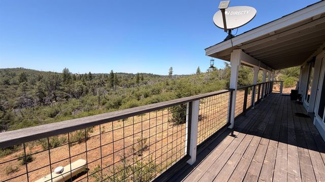7436 Eagle View Dr, Mountain Ranch, CA 95246