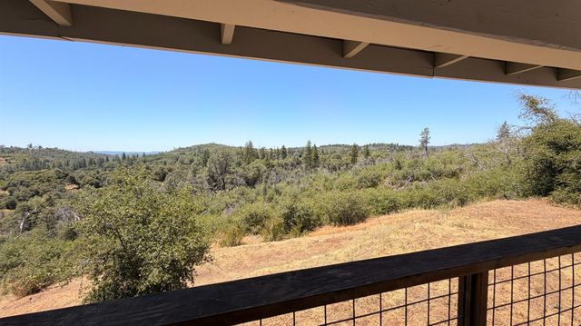 7436 Eagle View Dr, Mountain Ranch, CA 95246