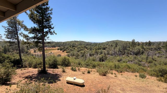 7436 Eagle View Dr, Mountain Ranch, CA 95246