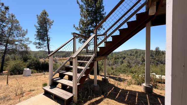 7436 Eagle View Dr, Mountain Ranch, CA 95246