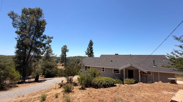 7436 Eagle View Dr, Mountain Ranch, CA 95246