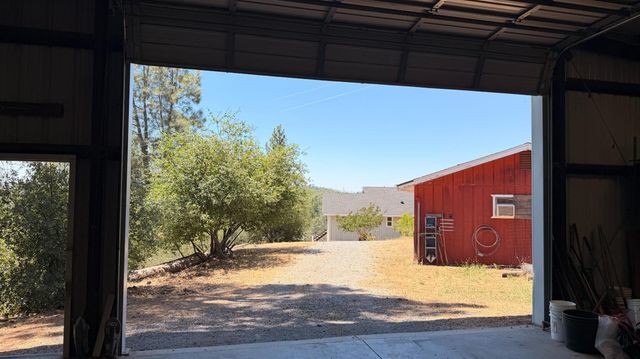7436 Eagle View Dr, Mountain Ranch, CA 95246