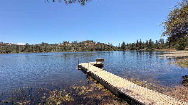 7436 Eagle View Dr, Mountain Ranch, CA 95246