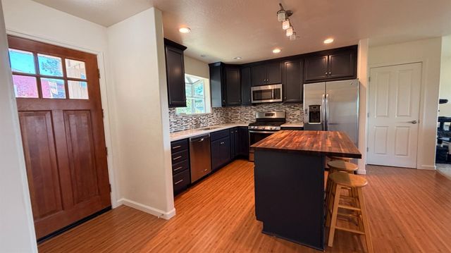 7436 Eagle View Dr, Mountain Ranch, CA 95246