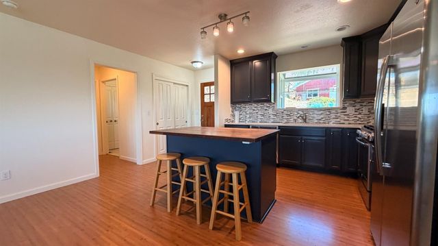 7436 Eagle View Dr, Mountain Ranch, CA 95246