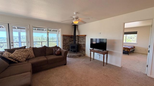 7436 Eagle View Dr, Mountain Ranch, CA 95246