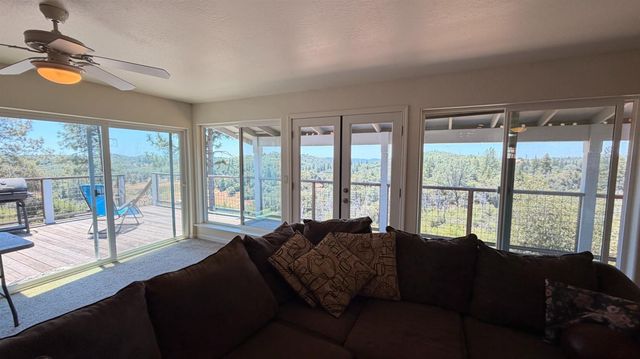 7436 Eagle View Dr, Mountain Ranch, CA 95246