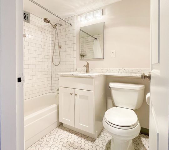 9 Hawthorne Place 11J, Boston, MA 02114