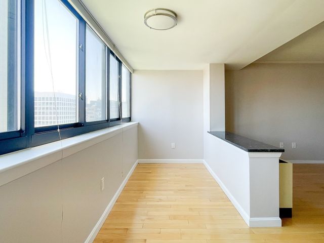 9 Hawthorne Place 11J, Boston, MA 02114