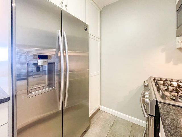9 Hawthorne Place 11J, Boston, MA 02114