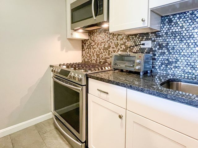 9 Hawthorne Place 11J, Boston, MA 02114