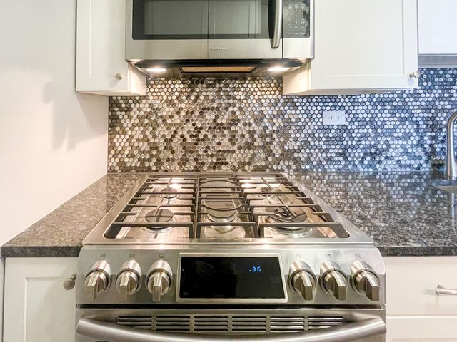 9 Hawthorne Place 11J, Boston, MA 02114