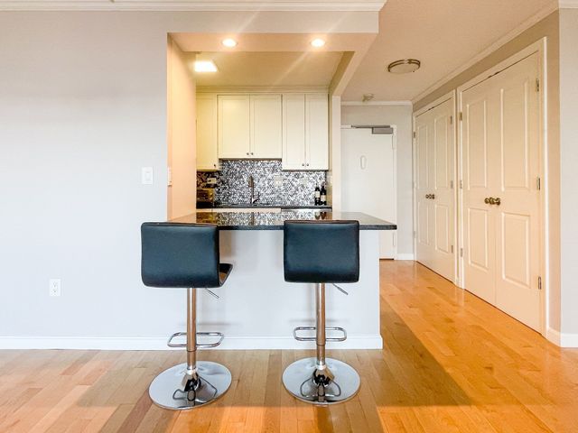 9 Hawthorne Place 11J, Boston, MA 02114