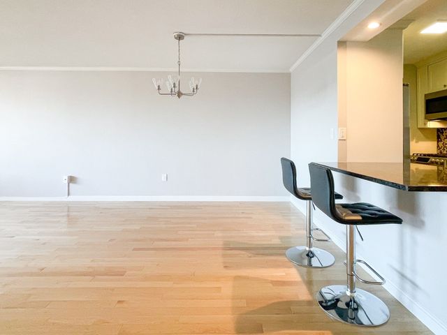 9 Hawthorne Place 11J, Boston, MA 02114