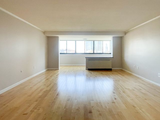 9 Hawthorne Place 11J, Boston, MA 02114