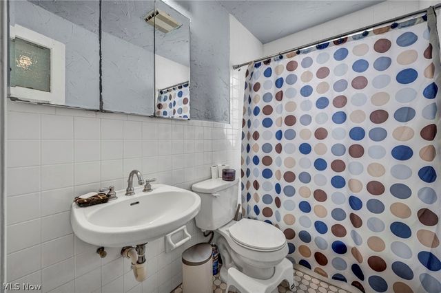 2410 Overlook Road, Cleveland Heights, OH 44106