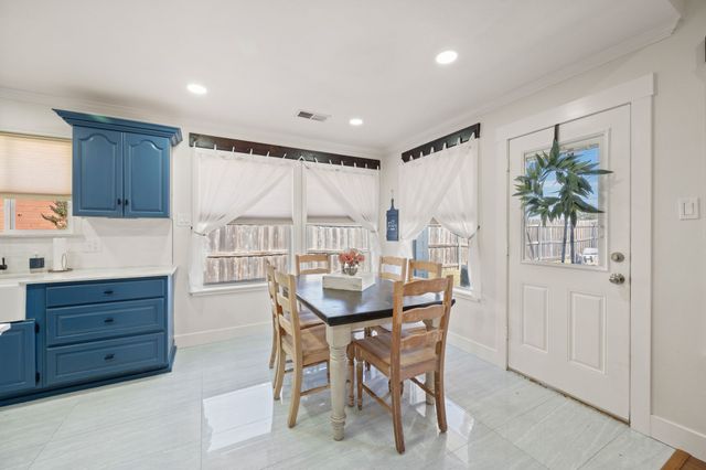 305 Maverick Trail, Oak Point, TX 75068