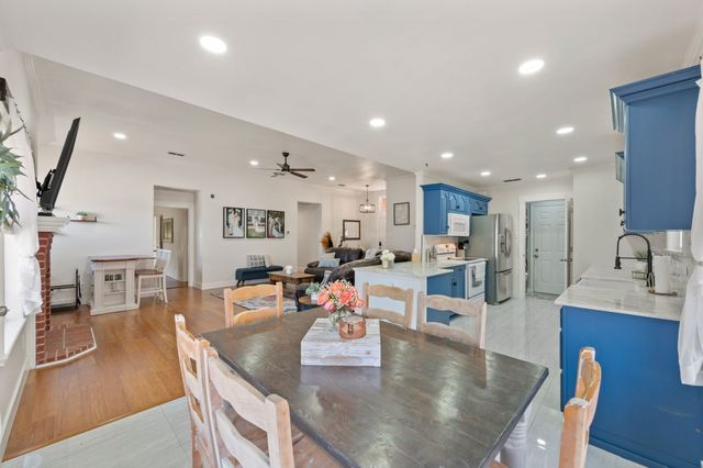 305 Maverick Trail, Oak Point, TX 75068