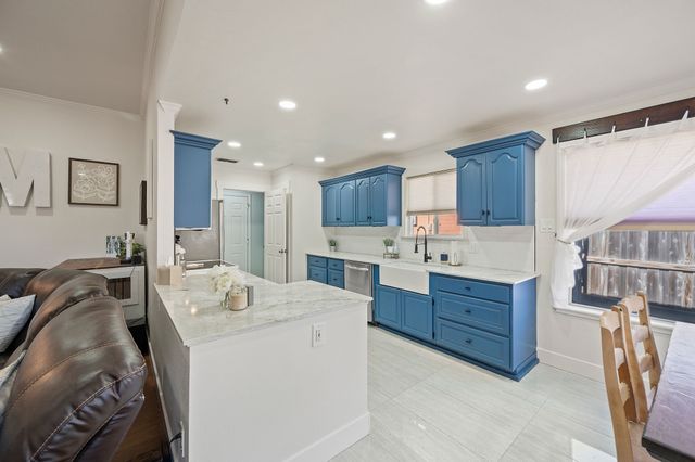 305 Maverick Trail, Oak Point, TX 75068