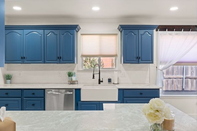 305 Maverick Trail, Oak Point, TX 75068