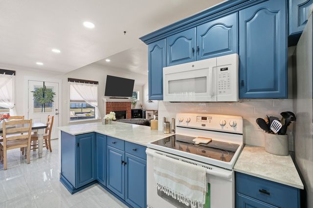 305 Maverick Trail, Oak Point, TX 75068