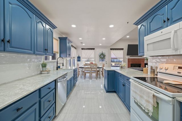 305 Maverick Trail, Oak Point, TX 75068